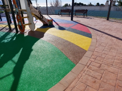 Pavimento continuo de caucho para parques 