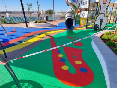 Pavimento continuo de caucho para parques 